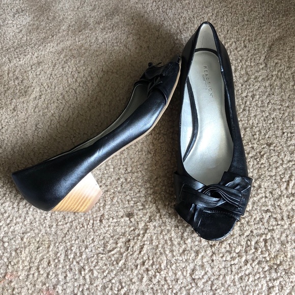 Woman’s Kenneth Cole Heals 11 - Picture 4 of 7